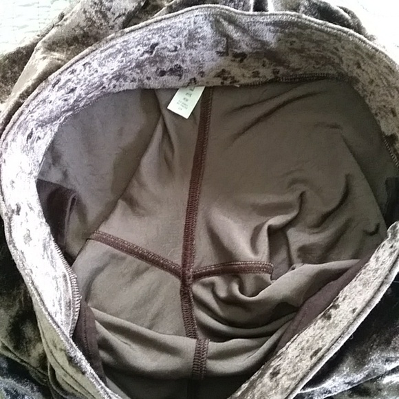 Lululemon Ready to Crush, Velvet Joggers - Picture 7 of 10